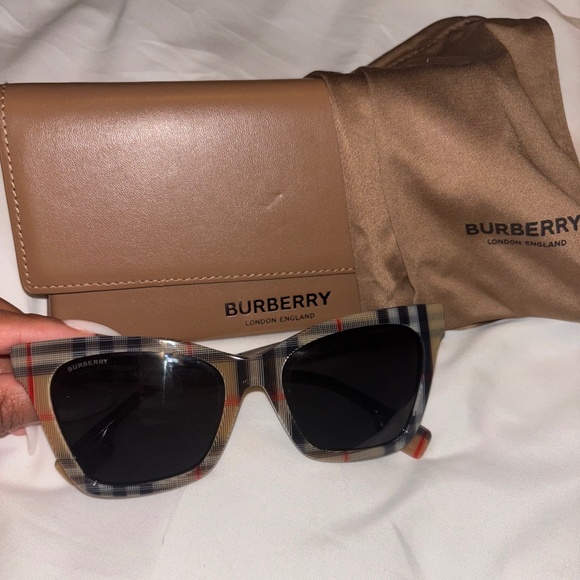 Burberry Eyewear Elsa Sunglasses 0BE4346 394487 main image 5